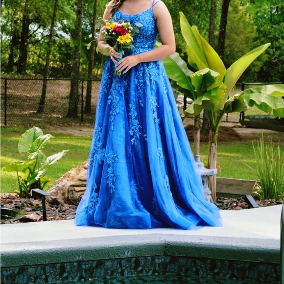 Prom dress - Picture 2 of 4